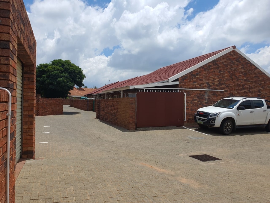 2 Bedroom Property for Sale in Pellissier Free State